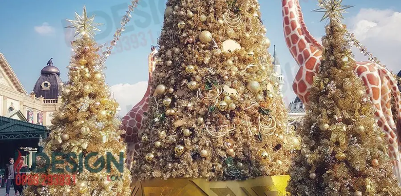 Installation of Large Christmas Trees in Long An