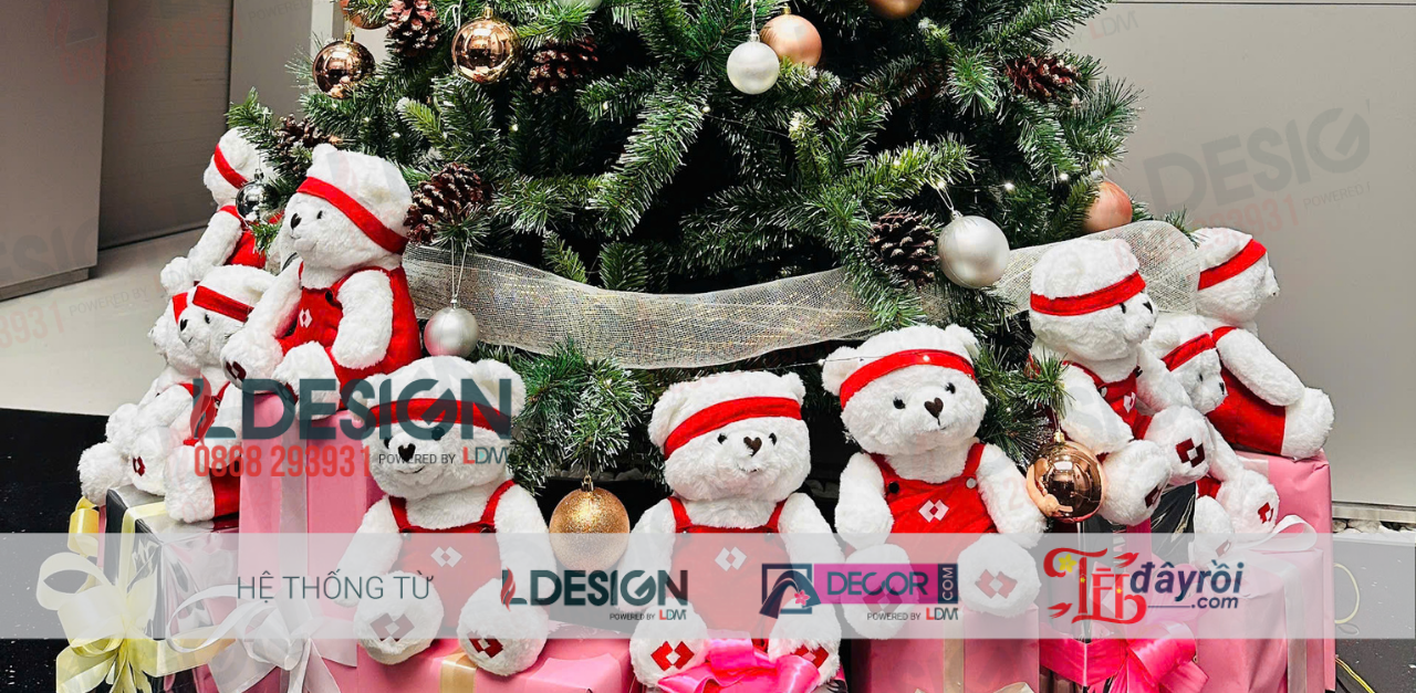 Christmas Tree Decoration Installation 2025 for Techcombank – Professional Holiday Decoration Services