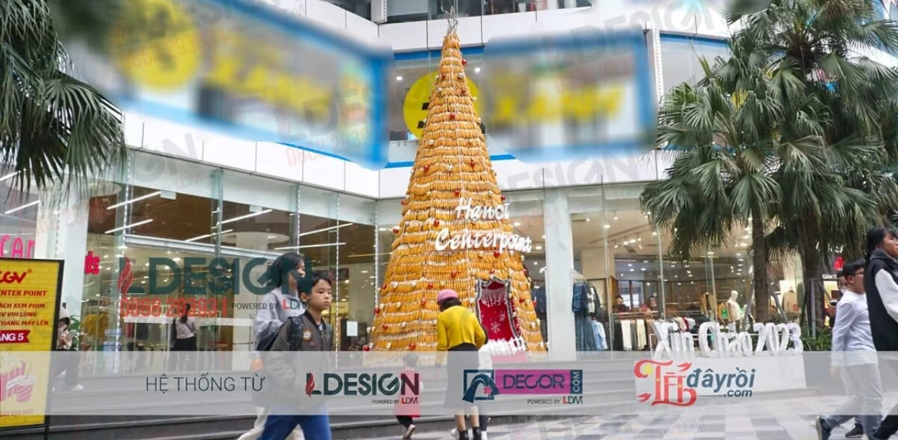 Installation of Large Christmas Trees in Đồng Nai