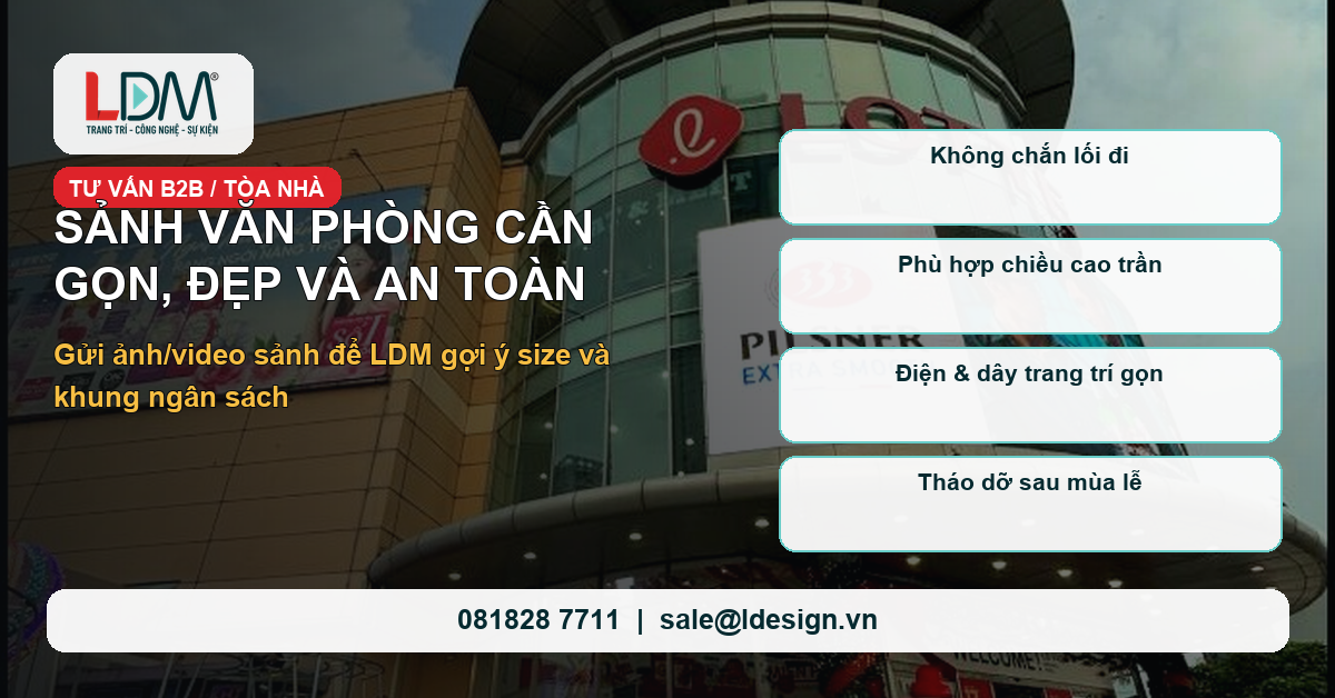 Luồng an toàn thi công cây thông Noel trong tòa nhà văn phòng đang vận hành